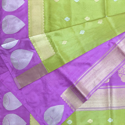 शुद्ध कटान कढुआ हाथ से बुनी हुई बूटीदार ऑलिव पीली बनसारी साड़ी 