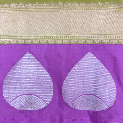 शुद्ध कटान कढुआ हाथ से बुनी हुई बूटीदार ऑलिव पीली बनसारी साड़ी 