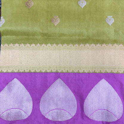 शुद्ध कटान कढुआ हाथ से बुनी हुई बूटीदार ऑलिव पीली बनसारी साड़ी 